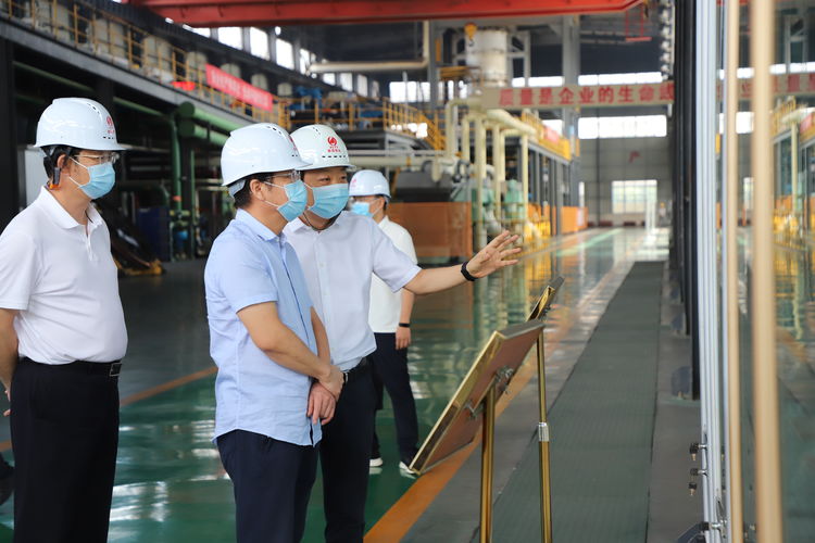 Wang Dongliang, vice chairman of the Zhengzhou Political Consultative Conference, and his party visited our company for investigation and research