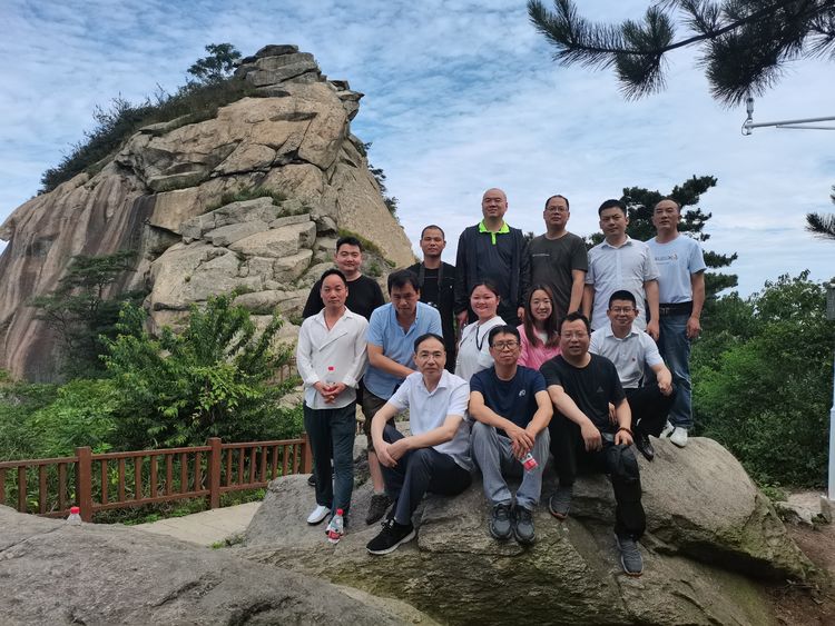 Welcome July 1st - Xinchang Copper Industry Party Branch organizes party members and cadres to go to Dabie Mountain to carry out party history study and education