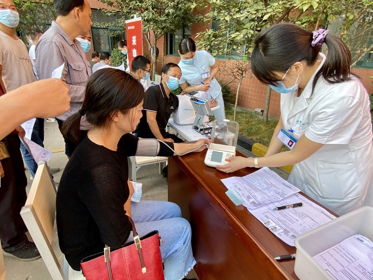 Health Checkup Enters Xinchang to Serve Xinchang People with True Love